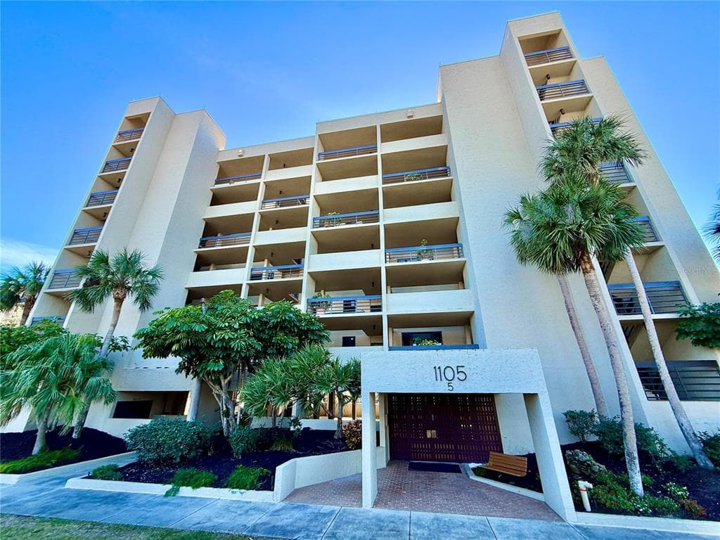 1105 GULF OF MEXICO DRIVE 401 photo 1