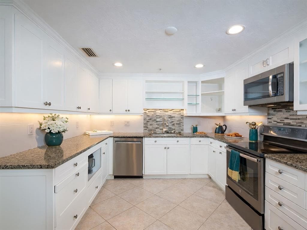 1255 N GULFSTREAM AVENUE 1106 photo 14
