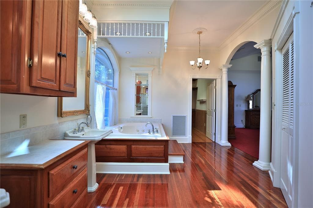 15551 NW HIGHWAY 225 photo 23