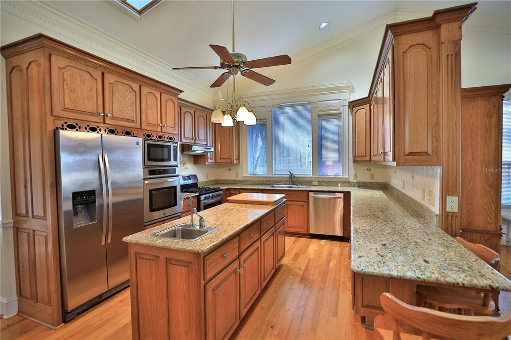 15551 NW HIGHWAY 225 photo 17