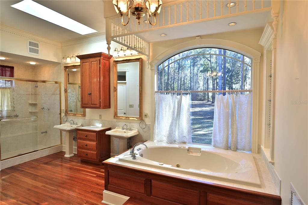 15551 NW HIGHWAY 225 photo 25