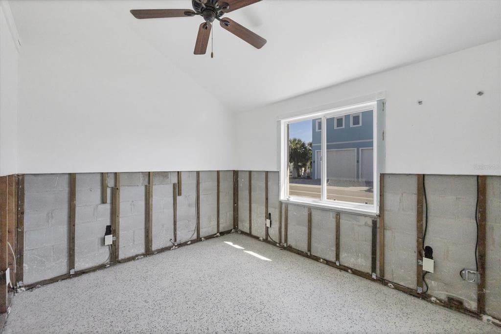 651 JUNGLE QUEEN WAY photo 22