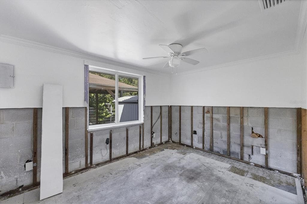 651 JUNGLE QUEEN WAY photo 24