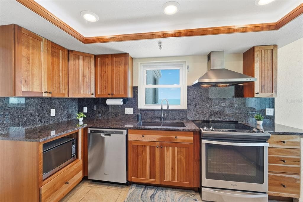 15316 GULF BOULEVARD 404 photo 9