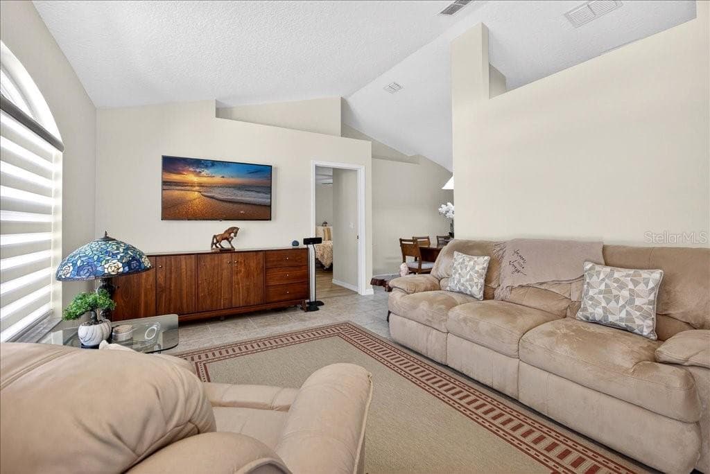 42 RUSSELL DRIVE photo 4