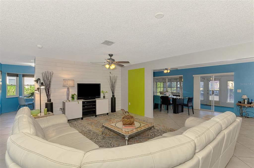 602 PORTIA STREET N photo 24