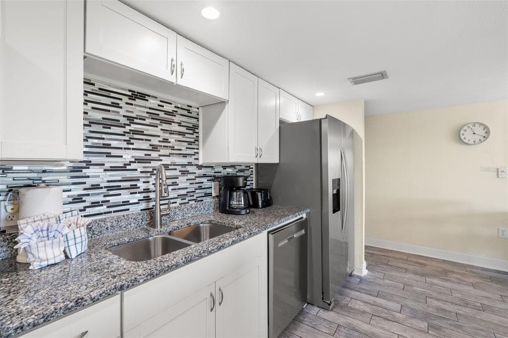 18610 GULF BOULEVARD 709 photo 13