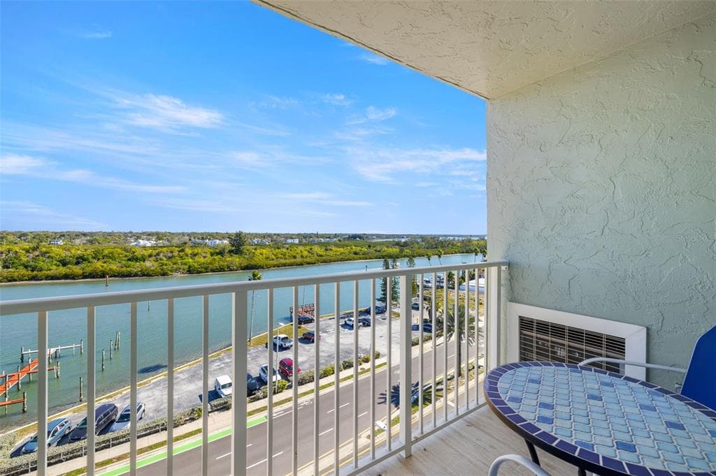 18610 GULF BOULEVARD 709 photo 21