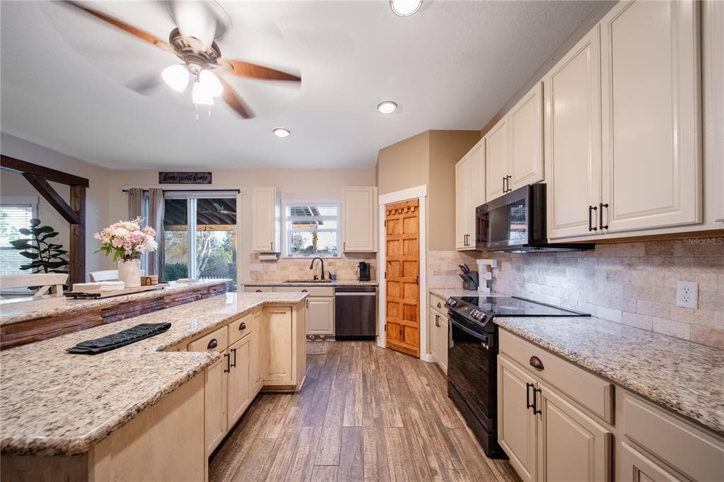 2724 SUNCOAST LAKES BOULEVARD photo 10