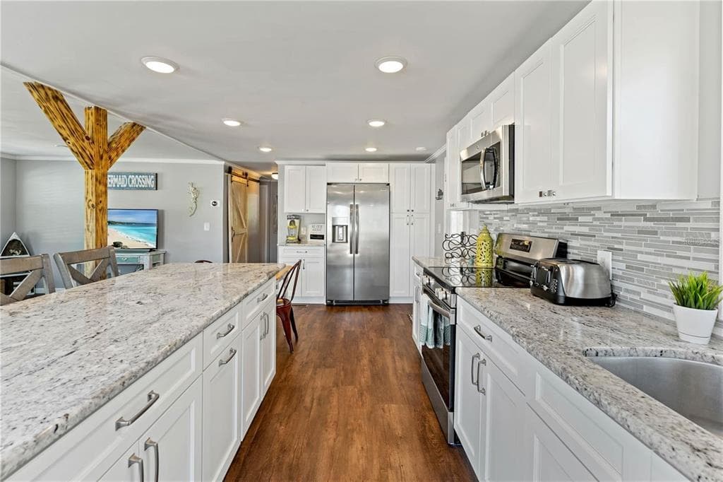 6051 COLONY CIRCLE photo 9