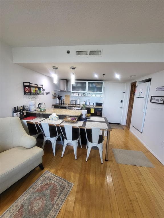 701 S MADISON AVENUE 414 photo 4