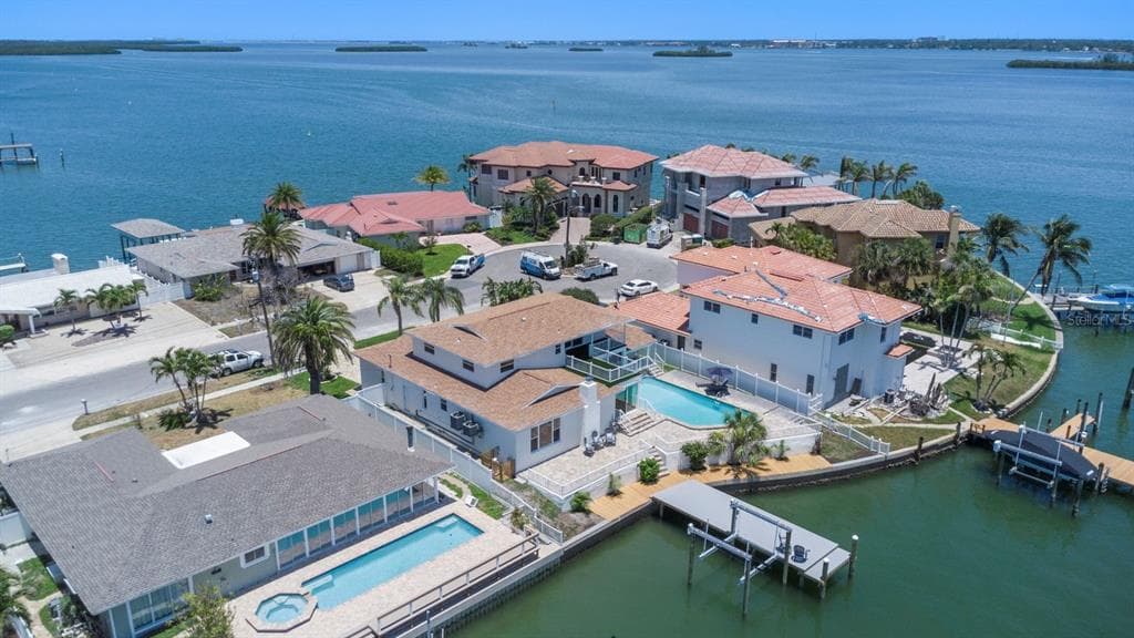 451 PALM ISLAND NE photo 3