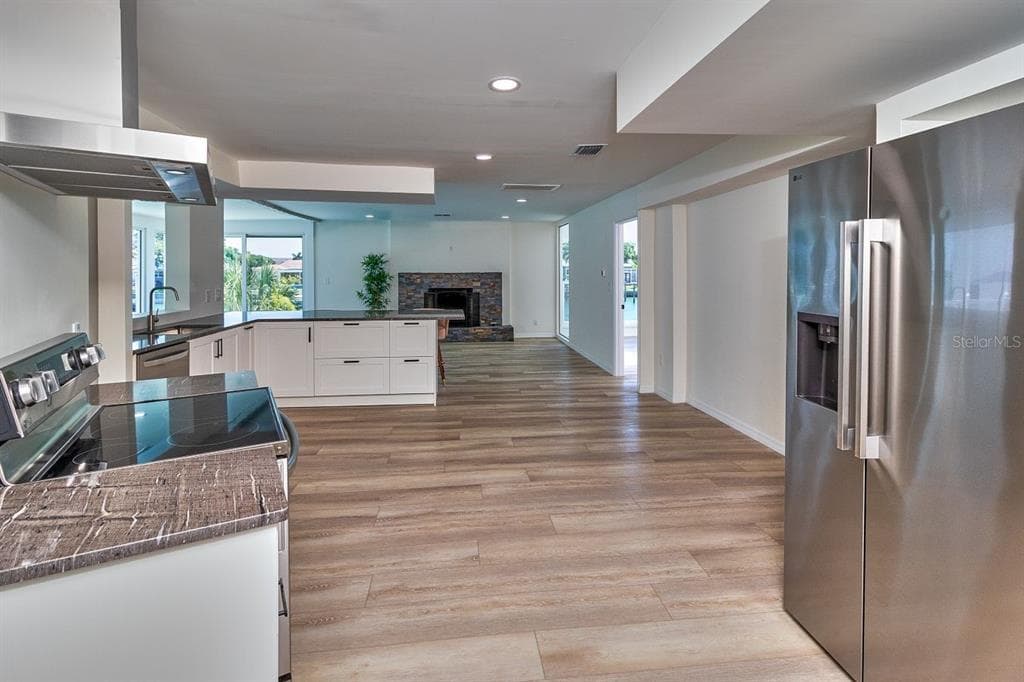 451 PALM ISLAND NE photo 9