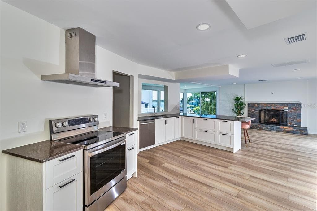451 PALM ISLAND NE photo 10