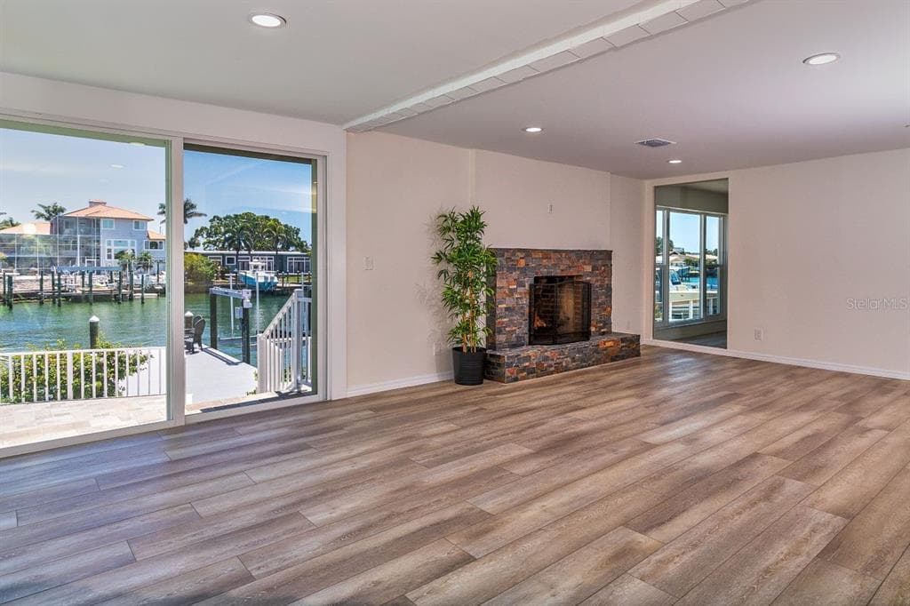 451 PALM ISLAND NE photo 14