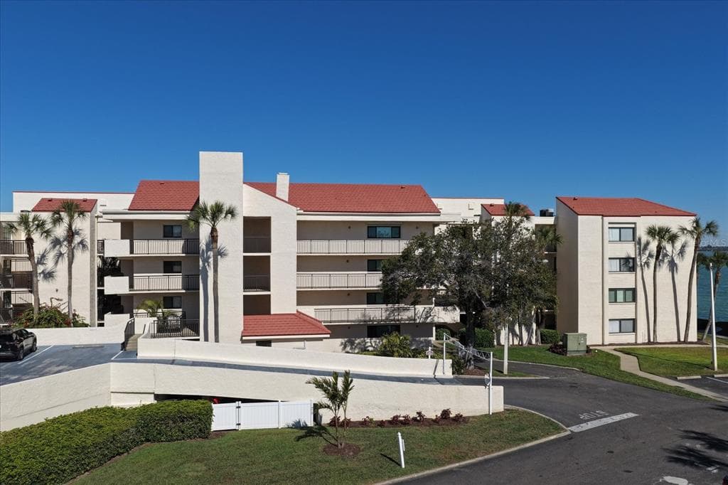 5541 PUERTA DEL SOL BOULEVARD S 317 photo 3