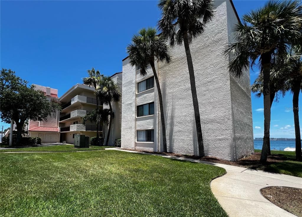 5541 PUERTA DEL SOL BOULEVARD S 317 photo 4