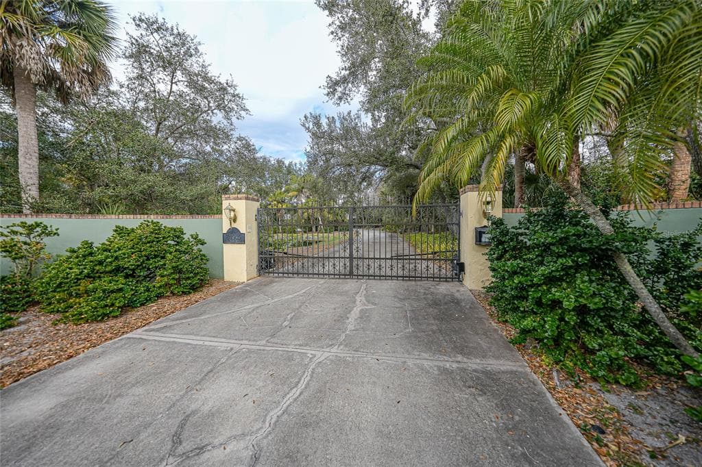 24646 TANGERINE AVENUE photo 4