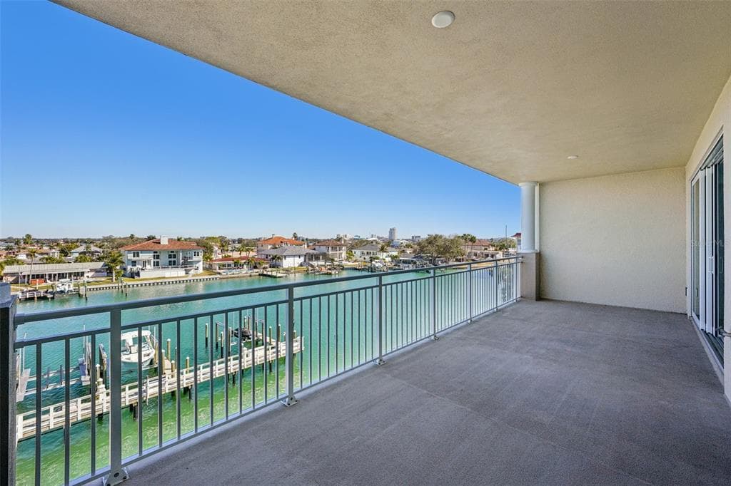 125 ISLAND WAY 404 photo 6