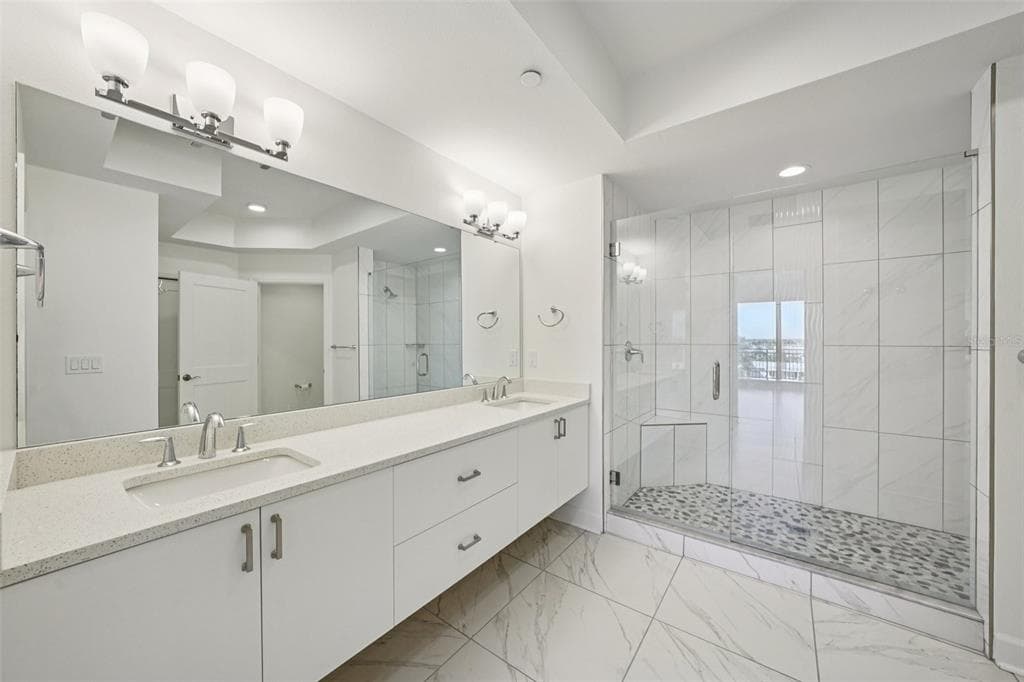 125 ISLAND WAY 404 photo 13