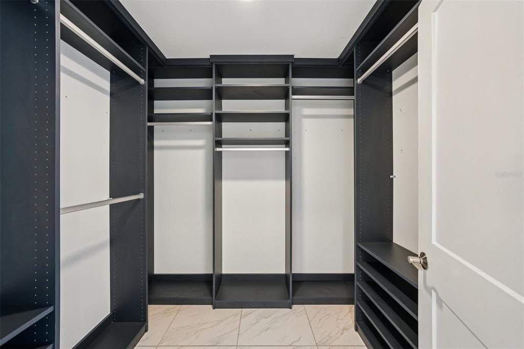 125 ISLAND WAY 404 photo 12