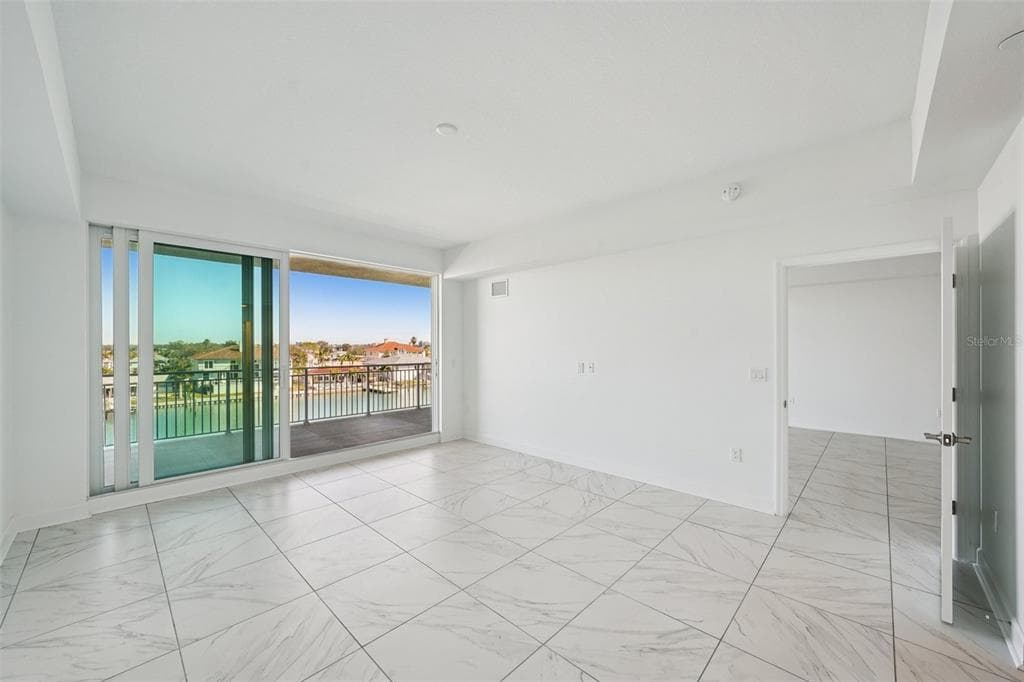 125 ISLAND WAY 404 photo 10