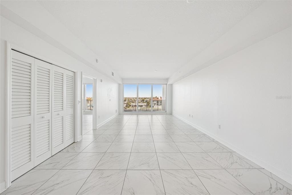 125 ISLAND WAY 404 photo 4