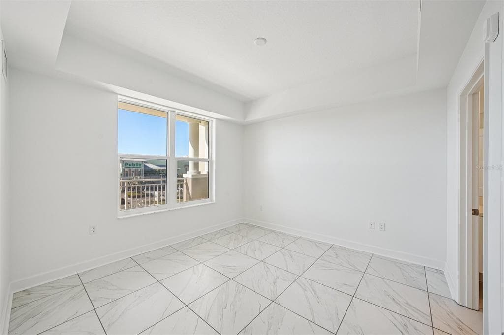 125 ISLAND WAY 404 photo 25