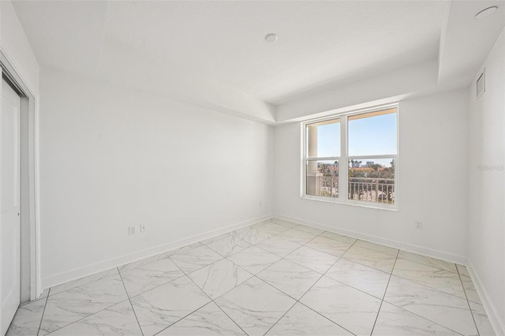 125 ISLAND WAY 404 photo 21