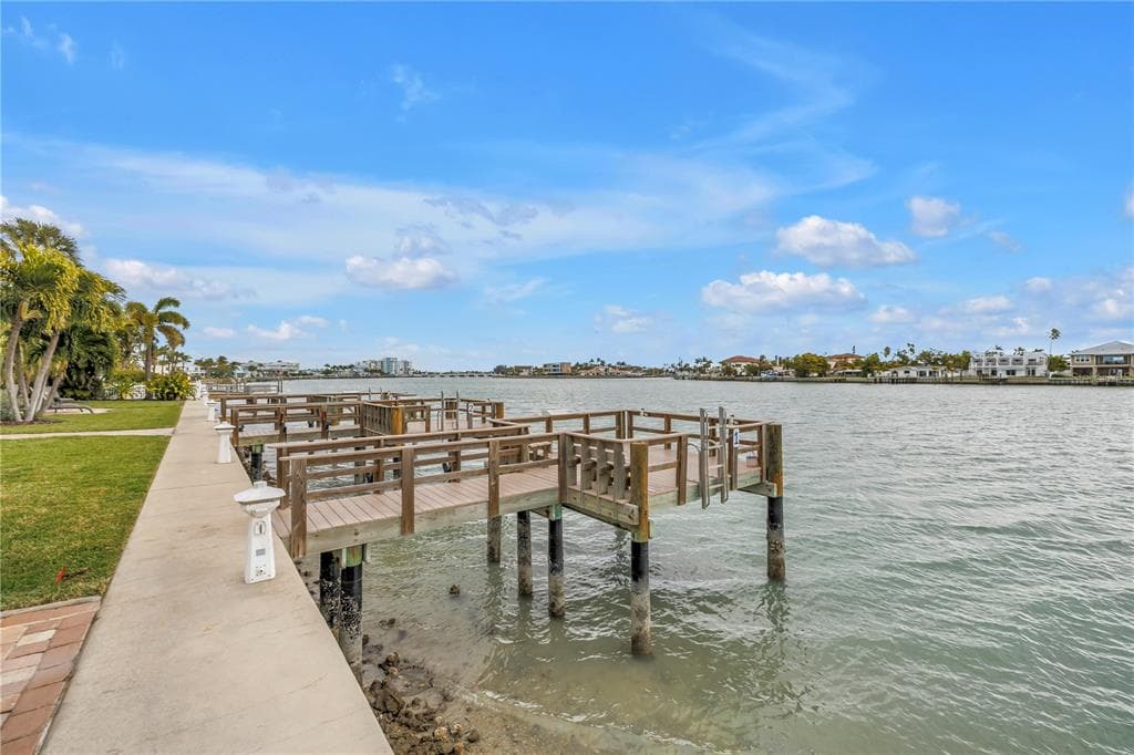 10265 GULF BOULEVARD B315 photo 22