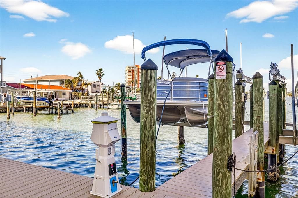 17717 GULF BOULEVARD 401 photo 2