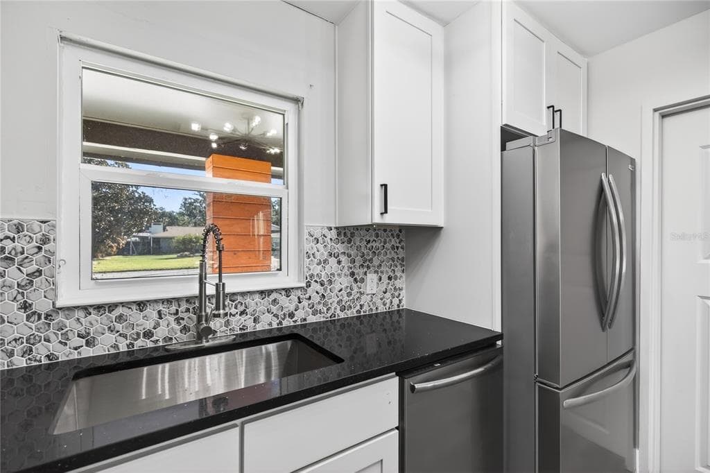 1503 CANAL COURT photo 13