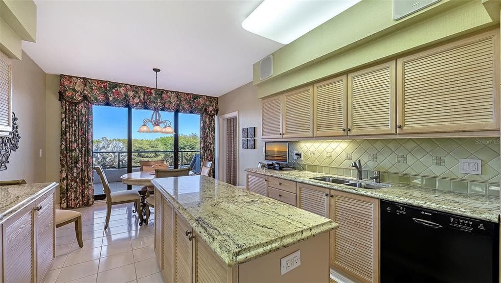 545 SANCTUARY DRIVE B305 photo 23