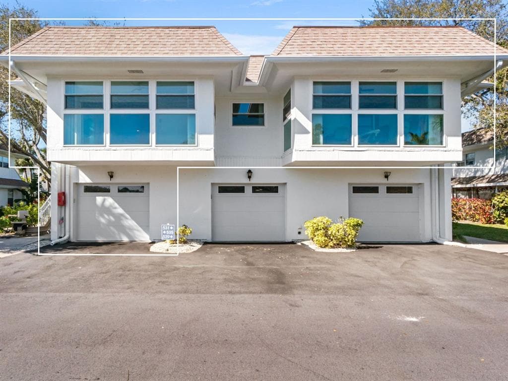 531 SUTTON PLACE photo 2