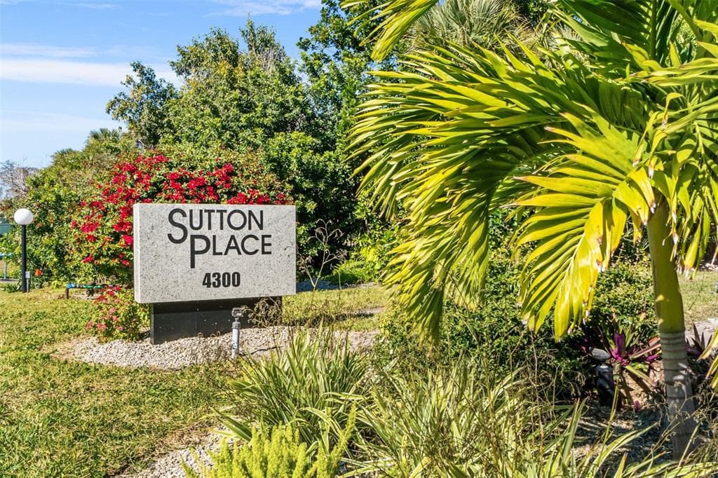 531 SUTTON PLACE photo 16