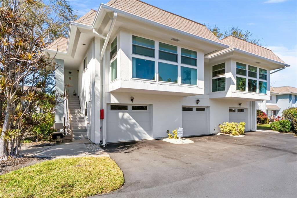 531 SUTTON PLACE photo 1