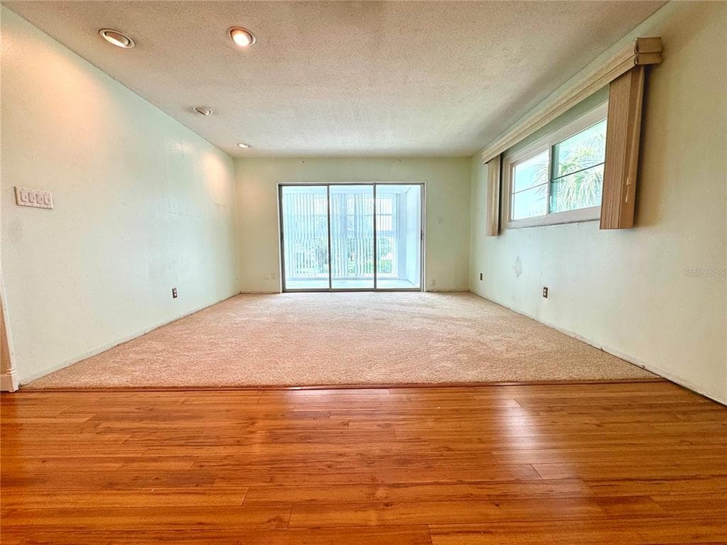 531 SUTTON PLACE photo 5