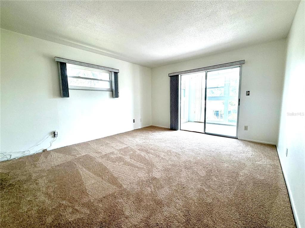 531 SUTTON PLACE photo 11