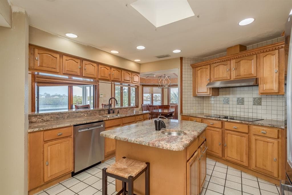 600 SOUNDVIEW DRIVE photo 20