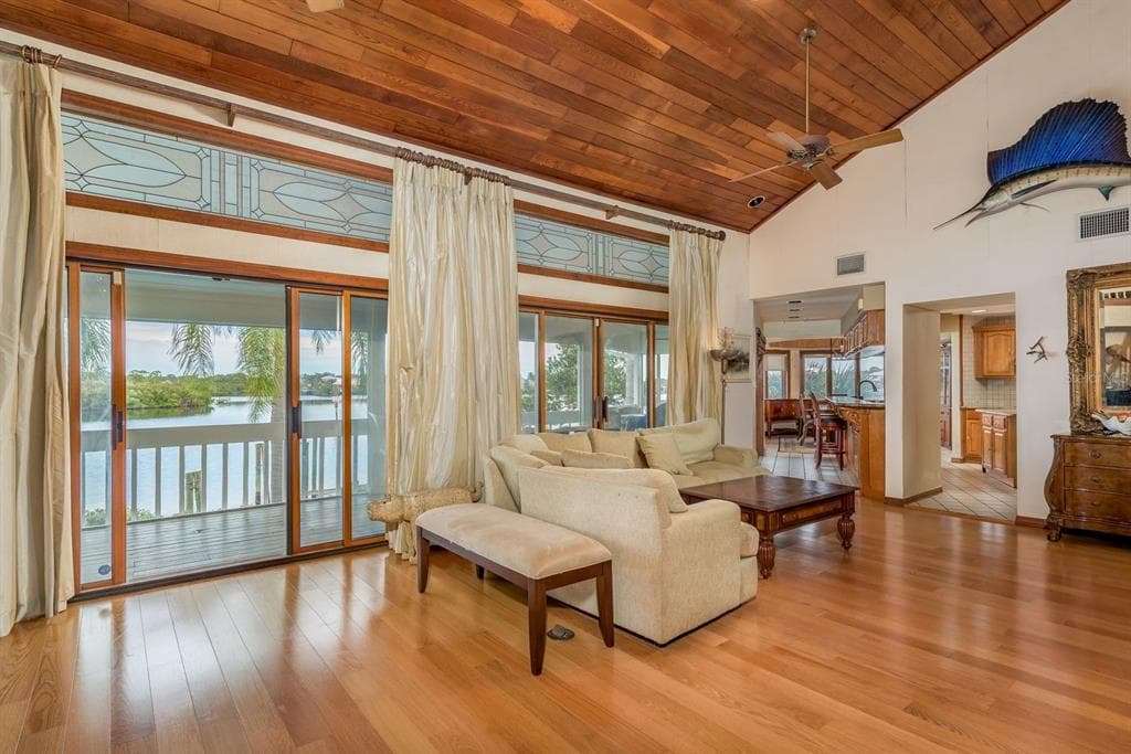 600 SOUNDVIEW DRIVE photo 8