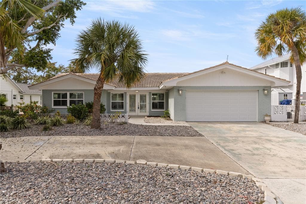 404 4TH AVENUE N photo 2