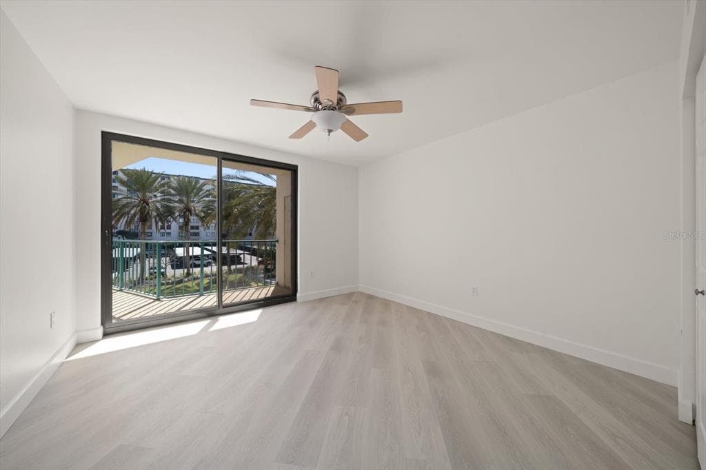 670 ISLAND WAY 304 photo 24