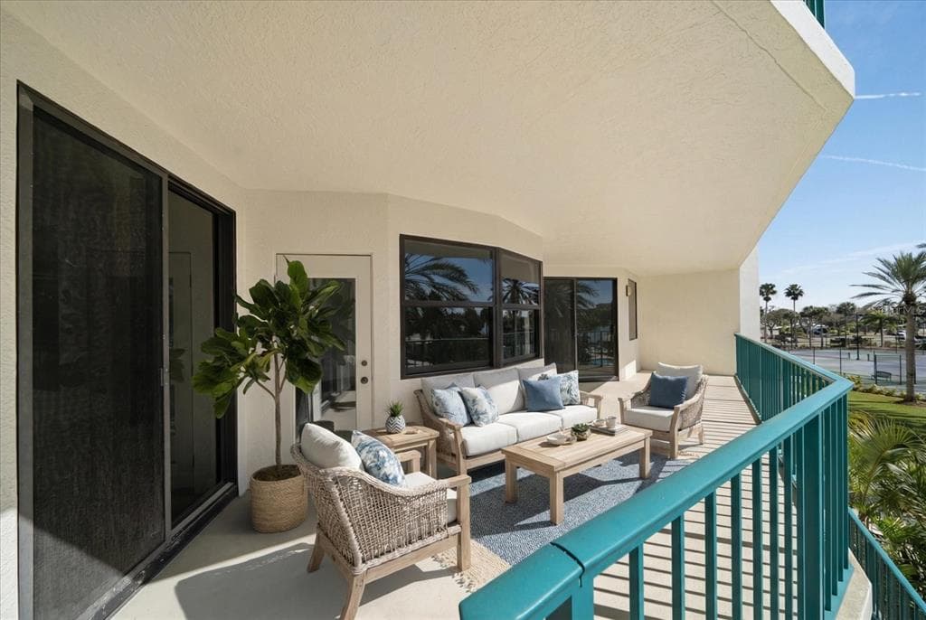 670 ISLAND WAY 304 photo 8