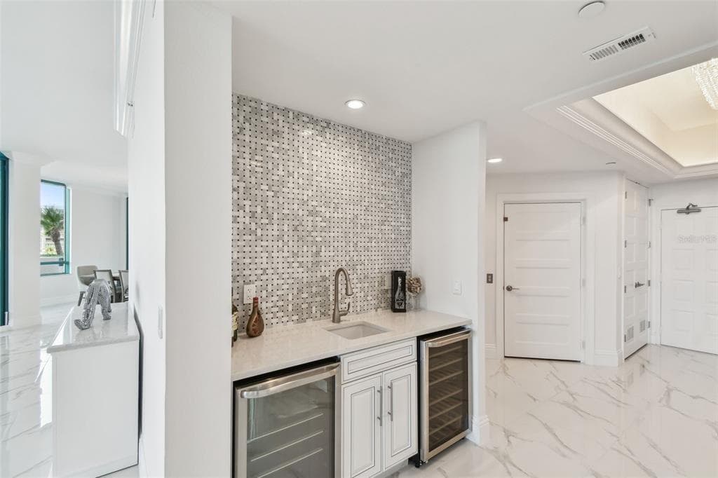 1560 GULF BOULEVARD 306 photo 5
