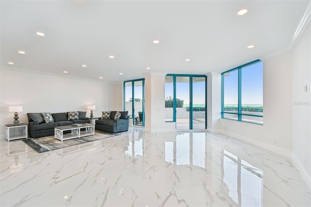 1560 GULF BOULEVARD 306 photo 10