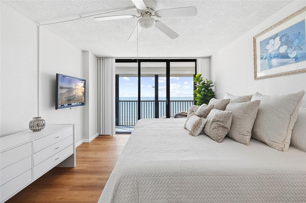 15462 GULF BOULEVARD 601 photo 24