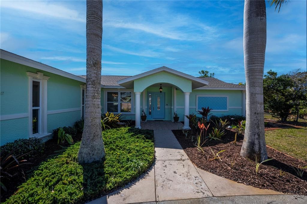 1221 BAYSHORE DRIVE 5