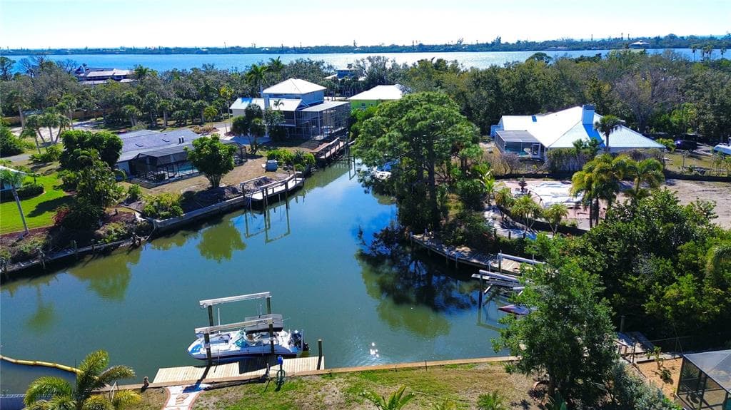 1221 BAYSHORE DRIVE 4