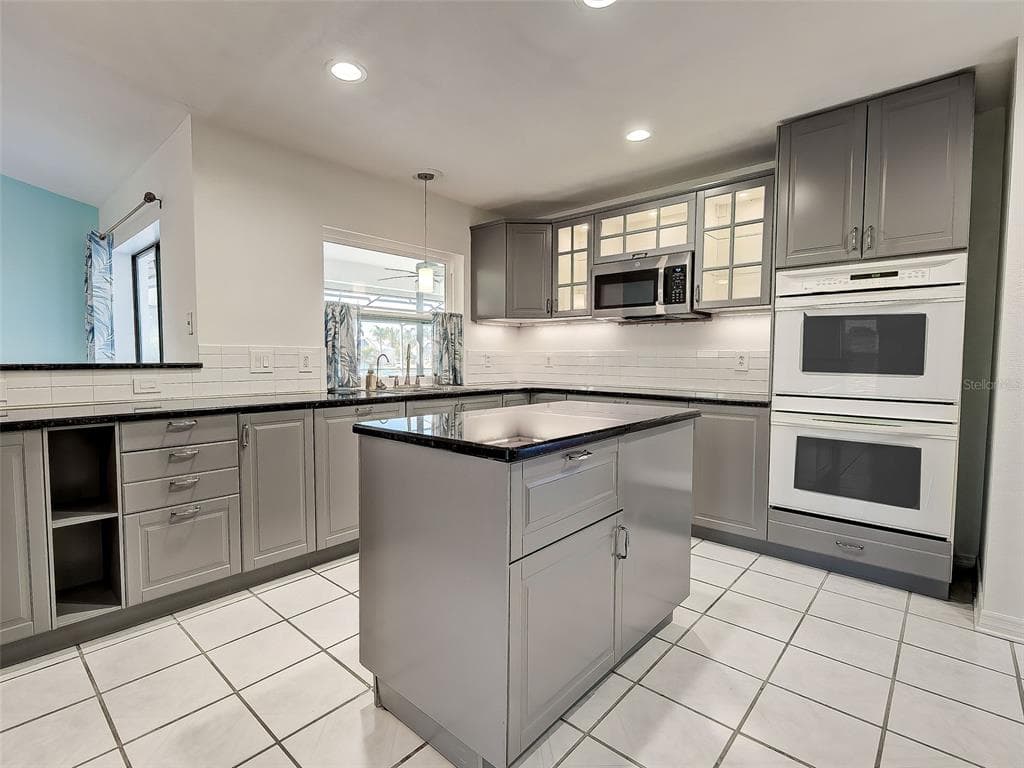 2301 VIA VENETO DRIVE photo 20
