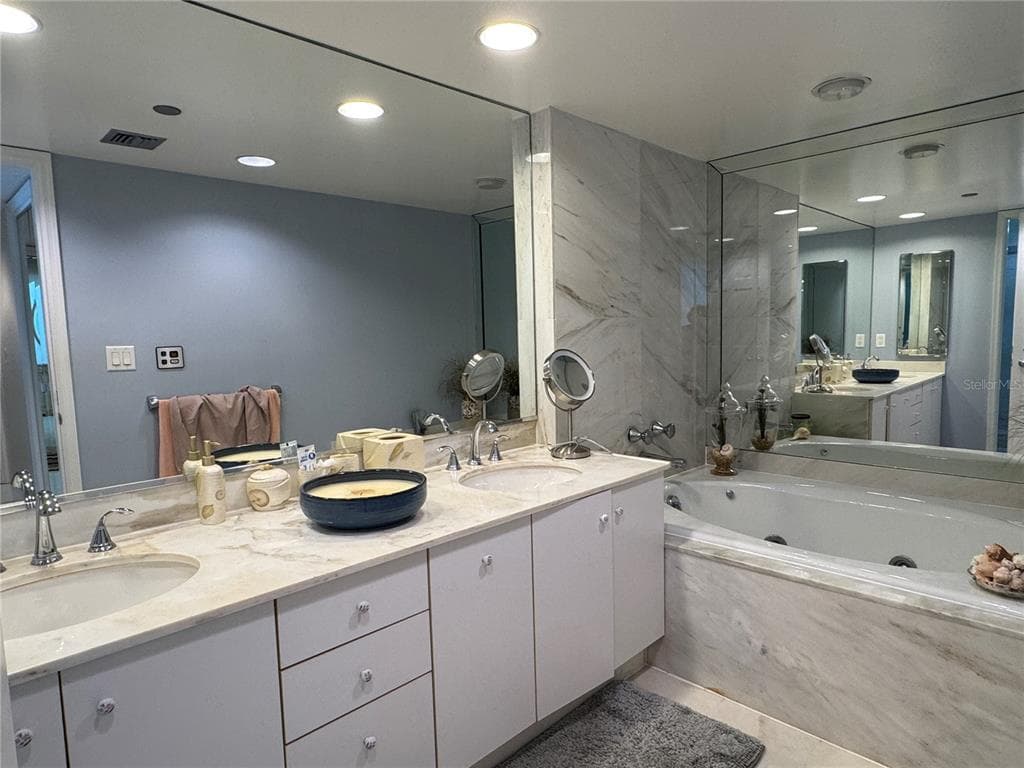 775 LONGBOAT CLUB ROAD 401 photo 18